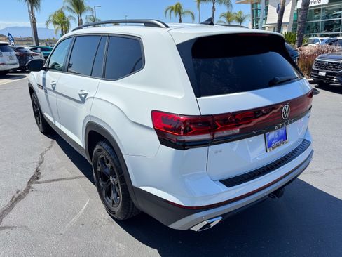 Used 2025 Volkswagen Atlas Peak Edition SE AWD/4WD image 8