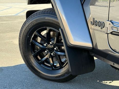 Used 2023 Jeep Gladiator Sport image 18