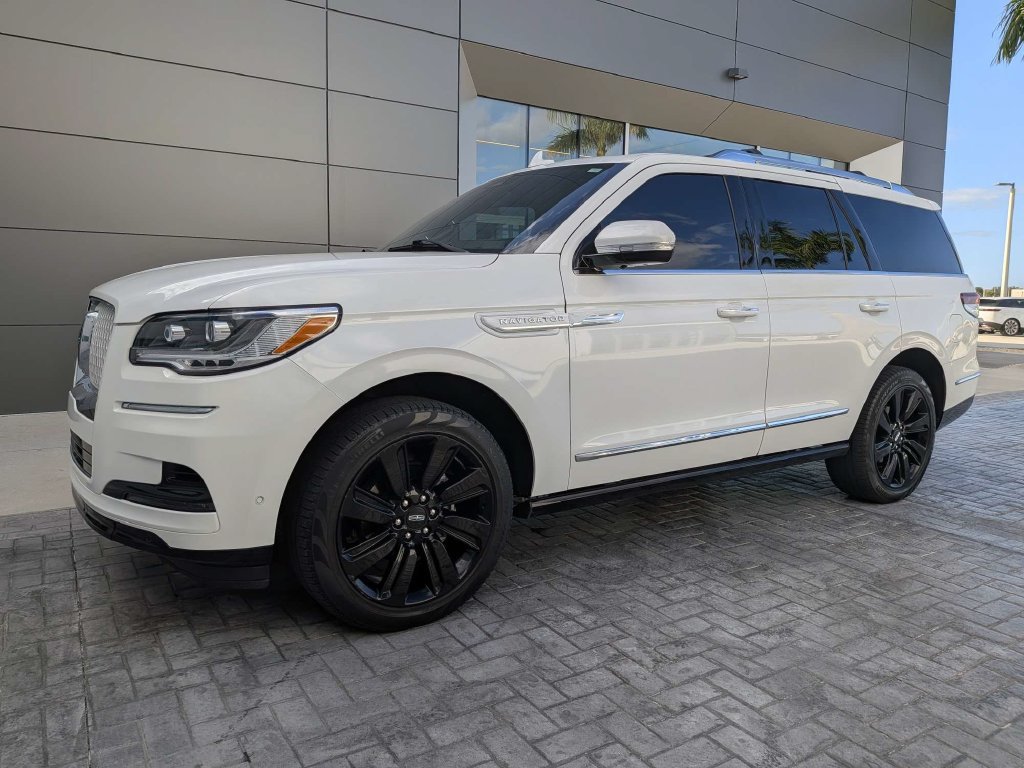 Certified 2024 Lincoln Navigator Reserve AWD/4WD image 1