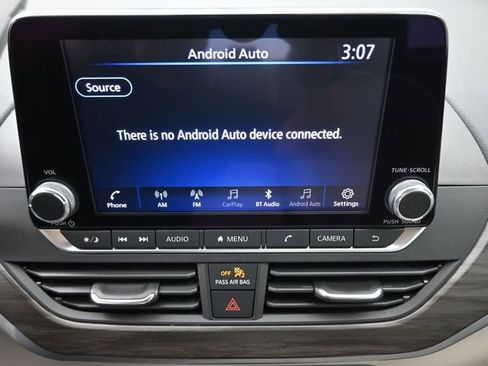 Used 2025 Nissan Altima 2.5 SV image 3