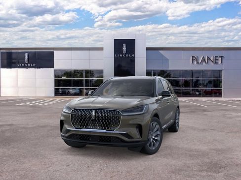 New 2026 Lincoln Aviator 2WD image 2
