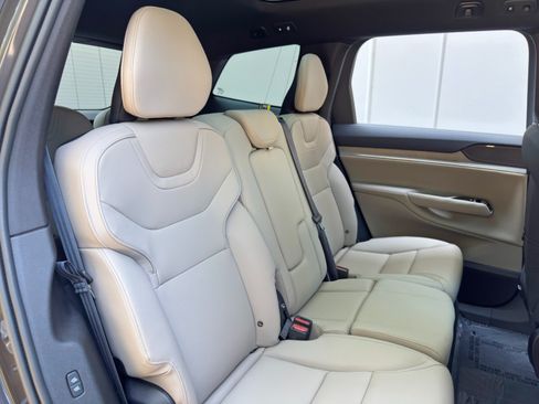 Used 2025 Volvo EX90 Ultra AWD/4WD image 38