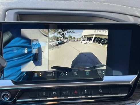 Used 2024 Chevrolet Silverado 2500 LT w/ Texas Edition image 18