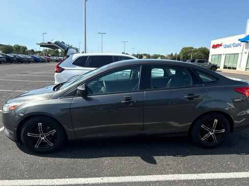 Used 2015 Ford Focus S FWD image 3