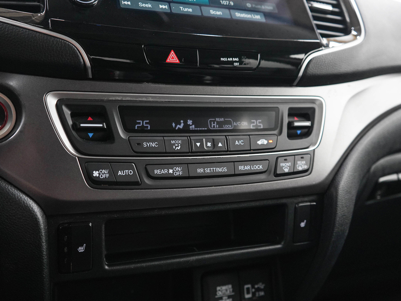 Used 2021 Honda Pilot Black Edition image 24