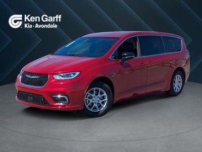 Used 2025 Chrysler Pacifica Select