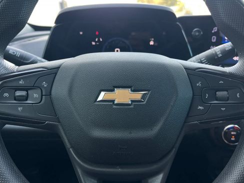 Used 2025 Chevrolet Trax LT FWD image 25