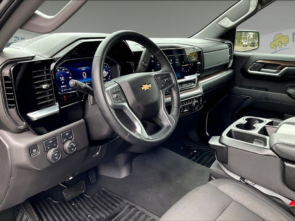 Used 2024 Chevrolet Silverado 1500 LT AWD/4WD image 8