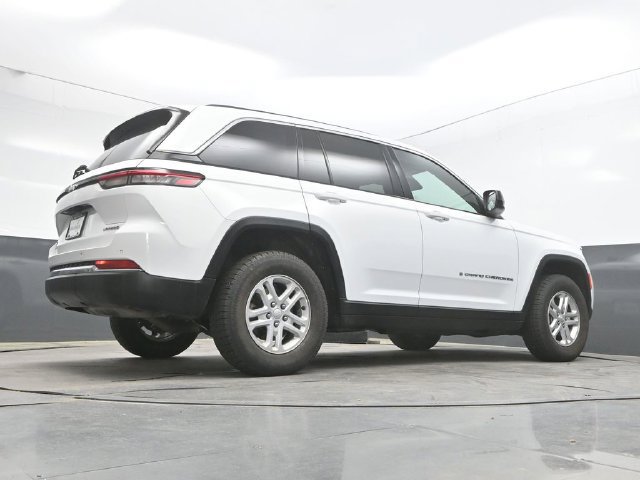 Used 2022 Jeep Grand Cherokee Laredo w/ Luxury Tech Group I AWD/4WD image 47
