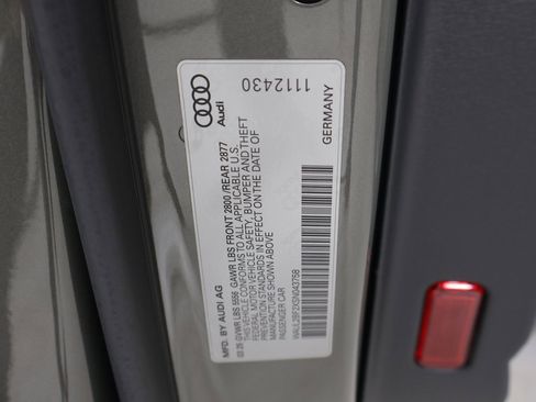 Used 2025 Audi A6 Premium Plus w/ Premium Plus Package image 3