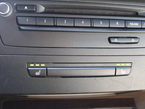 Used 2009 BMW 335i Convertible image 31