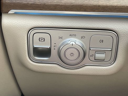 Certified 2023 Mercedes-Benz GLS 450 4MATIC image 25