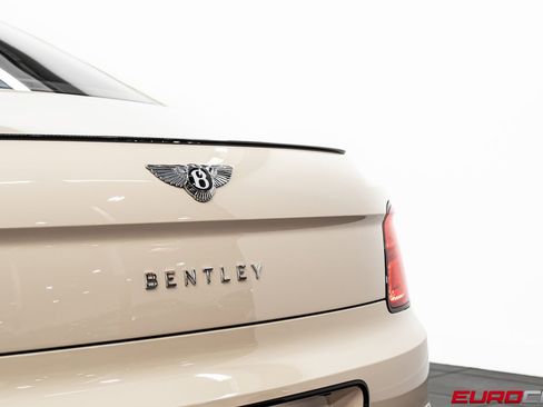 Used 2024 Bentley Flying Spur W12 image 22