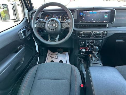Used 2024 Jeep Wrangler Unlimited Rubicon AWD/4WD image 18