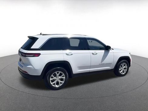 Used 2024 Jeep Grand Cherokee Limited image 14