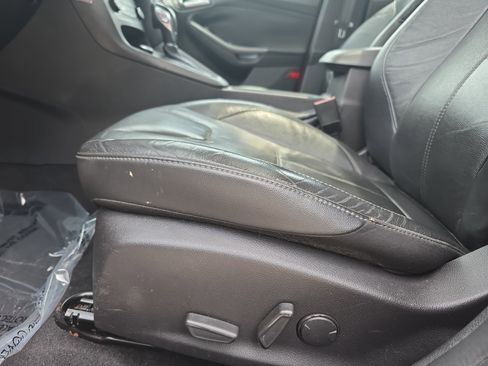 Used 2015 Ford Focus SE w/ Equipment Group 201A FWD image 25
