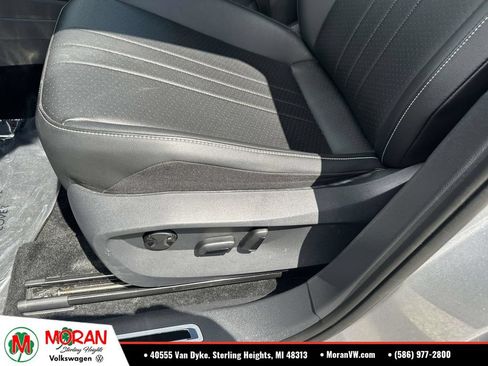 Certified 2023 Volkswagen Tiguan SE R-Line AWD/4WD image 22