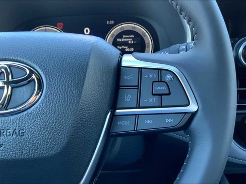 Certified 2025 Toyota Highlander XSE image 21