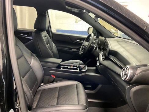 Used 2026 Chevrolet Equinox LT w/ Convenience Package II image 11