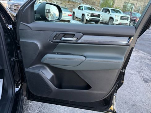 New 2026 GMC Terrain AT4 w/ LPO, Floor Liner Package image 23