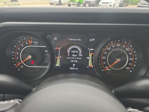 Used 2025 Jeep Gladiator Rubicon AWD/4WD image 19