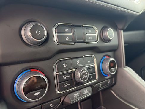 Used 2024 Chevrolet Tahoe Z71 w/ Luxury Package image 18