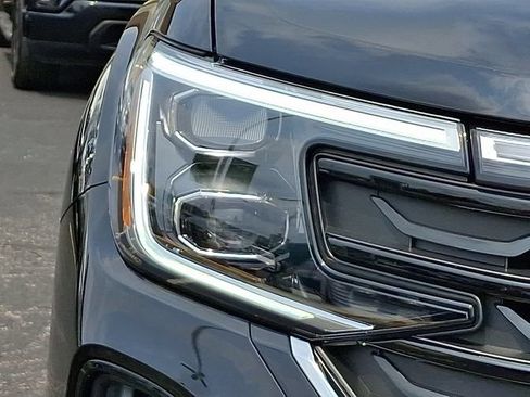 Used 2024 Volkswagen Atlas Cross Sport SE w/ Panoramic Sunroof Package FWD image 9