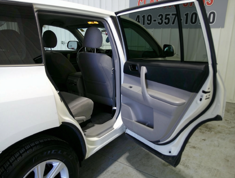 Used 2013 Toyota Highlander Plus FWD image 39