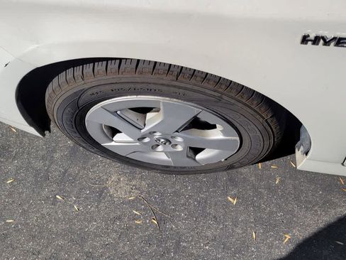 Used 2010 Toyota Prius Five FWD image 2