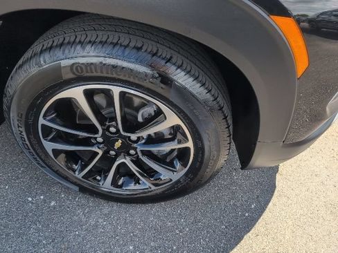Used 2025 Chevrolet TrailBlazer LT w/ LT Cold Weather Package FWD image 13