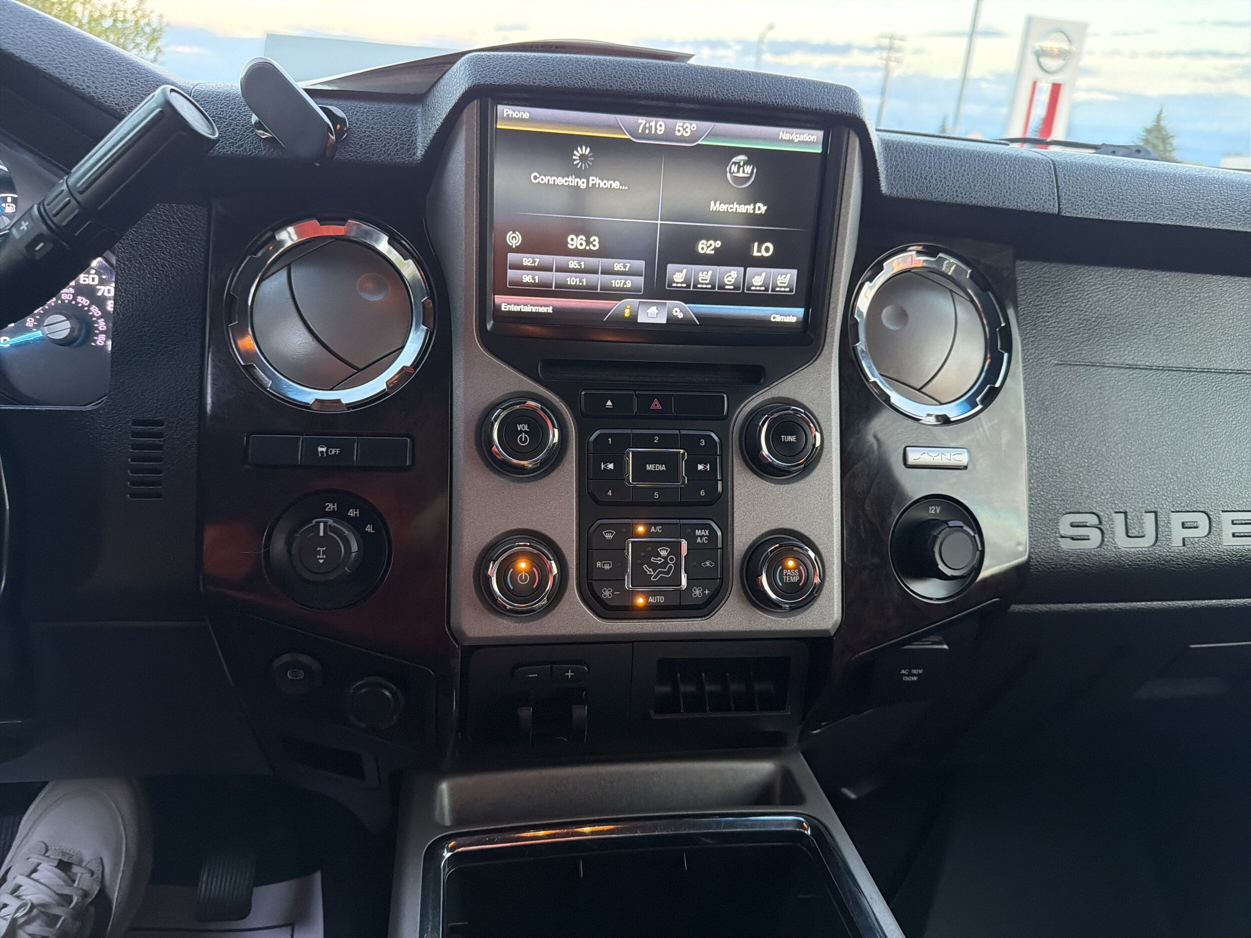 Used 2016 Ford F250 Platinum w/ Platinum Package AWD/4WD image 12