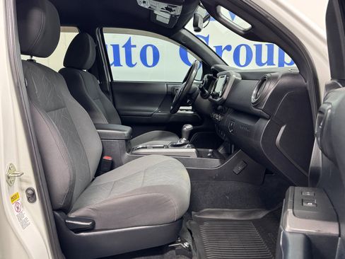 Used 2016 Toyota Tacoma TRD Off-Road w/ Towing Package AWD/4WD image 8