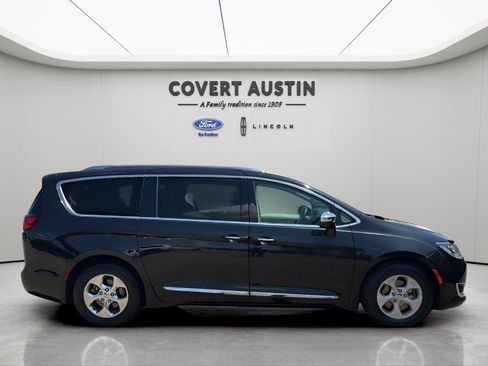 Used 2018 Chrysler Pacifica Limited w/ Advanced Safetytec Group FWD image 6