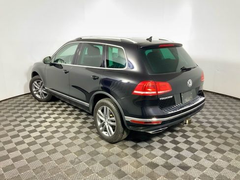 Used 2016 Volkswagen Touareg TDI image 12