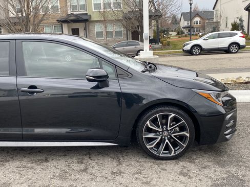 Used 2022 Toyota Corolla SE w/ SE Premium Package image 8