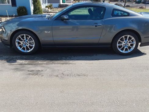 Used 2011 Ford Mustang GT Premium image 2