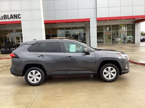 Used 2022 Toyota RAV4 LE FWD image 8