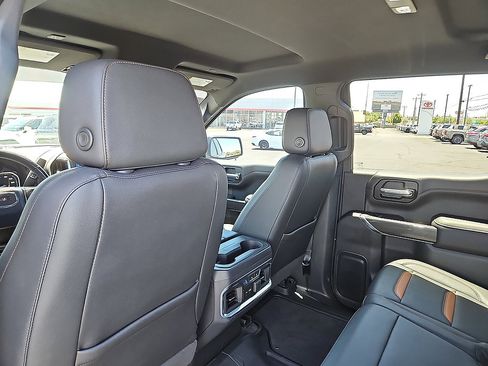 Used 2021 GMC Sierra 1500 AT4 AWD/4WD image 9