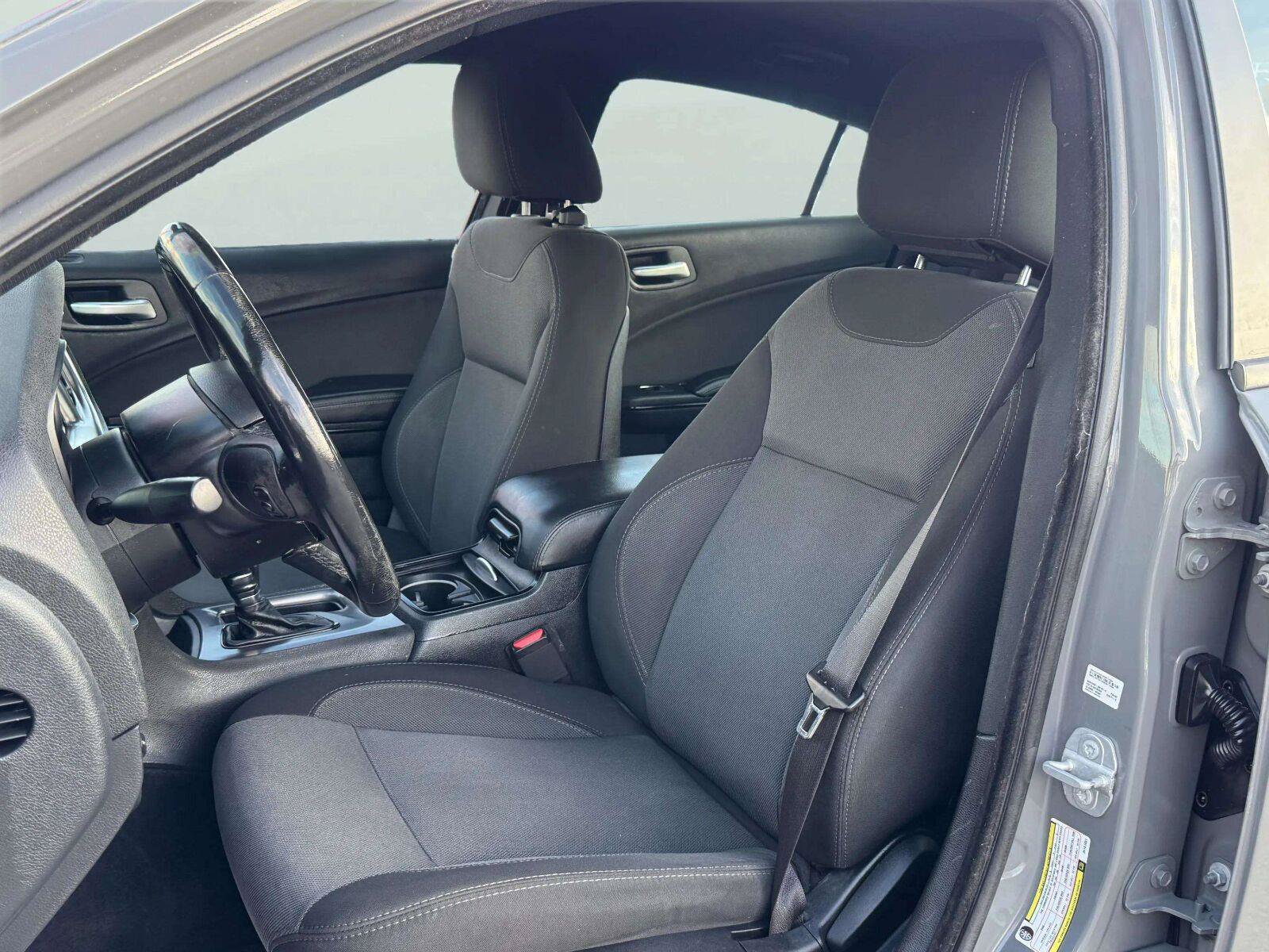Used 2018 Dodge Charger SXT w/ Blacktop Package RWD image 19
