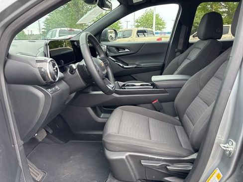 Used 2025 Chevrolet Equinox LT FWD image 9