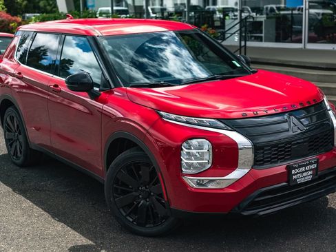 New 2026 Mitsubishi Outlander LE AWD/4WD image 2
