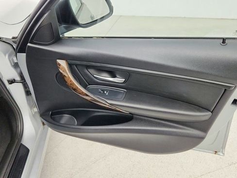 Used 2017 BMW 320i Sedan image 27