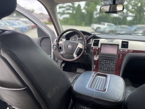 Used 2013 Cadillac Escalade Luxury AWD/4WD image 27