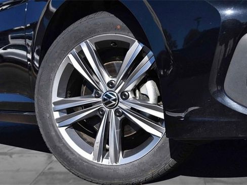 Certified 2024 Volkswagen Jetta SE image 3