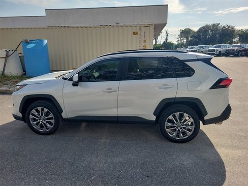 Used 2023 Toyota RAV4 XLE Premium image 7