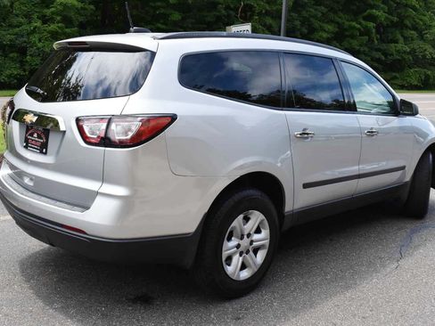 Used 2017 Chevrolet Traverse LS FWD image 4