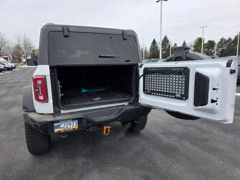 Used 2023 Ford Bronco Badlands image 8