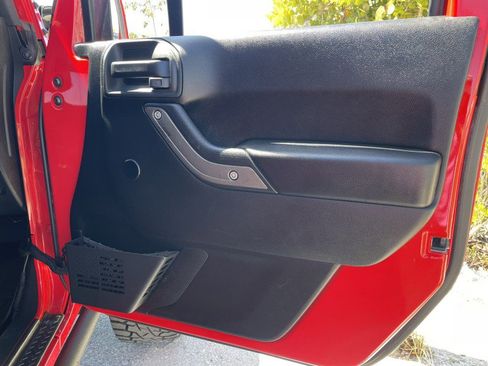 Used 2017 Jeep Wrangler Unlimited Sport w/ Connectivity Group image 28