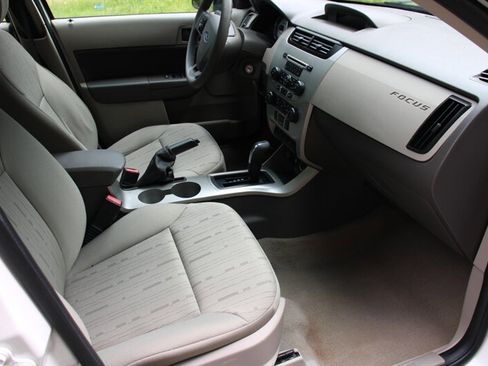 Used 2011 Ford Focus SE FWD image 13