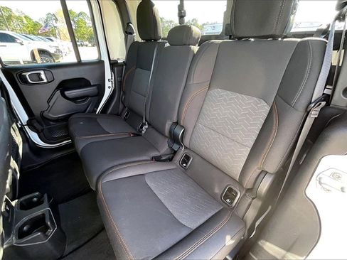 Used 2023 Jeep Gladiator Mojave image 19